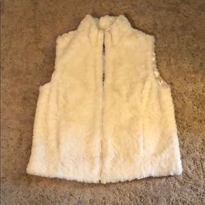 WOMEN’S WHITE FUR VEST